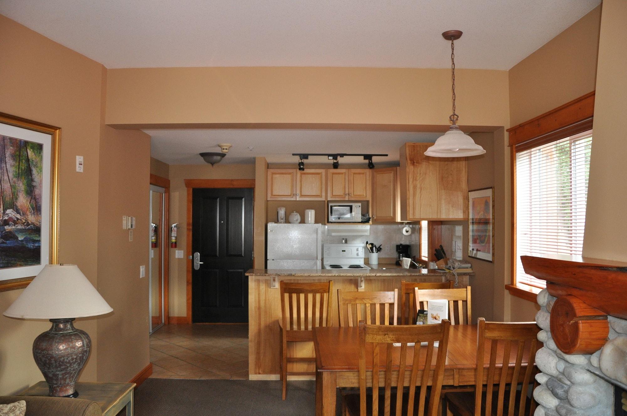 Lizard Creek Lodge Fernie Exterior photo